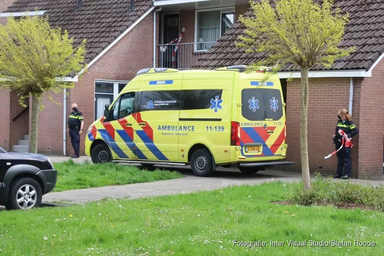 Persoon overleden in woning Volendam. Vele hulpdiensten ter plaatse