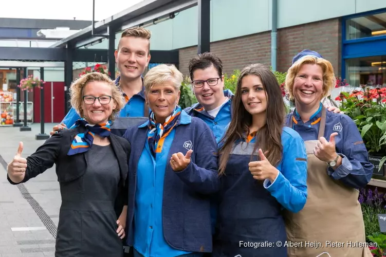 Vertrouwd winkelteam in gloednieuwe Albert Heijn de Stient Volendam