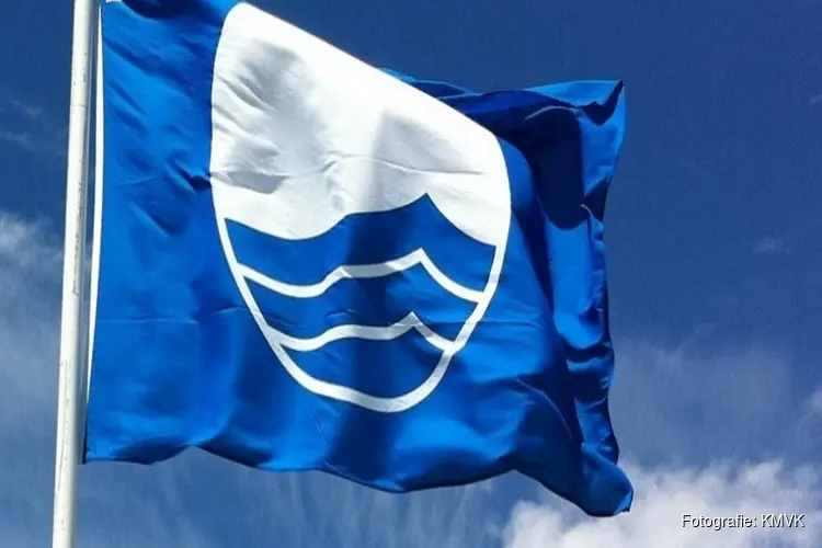 Blauwe Vlag voor de haven van Volendam