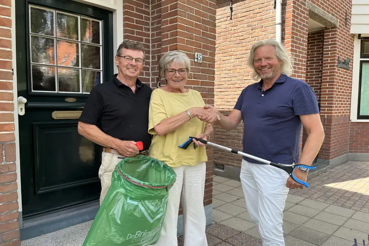 Handen uit de mouwen voor Wil uit Edam-Volendam na winnen kruiswoordpuzzel gemeentelijke Afvalkrant
