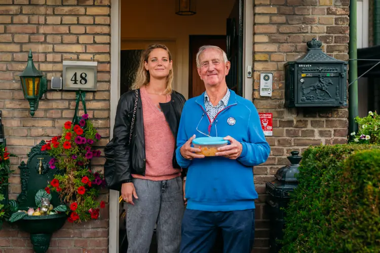 Stichting Thuisgekookt zorgt voor hulp bij de warme maaltijd in Edam-Volendam