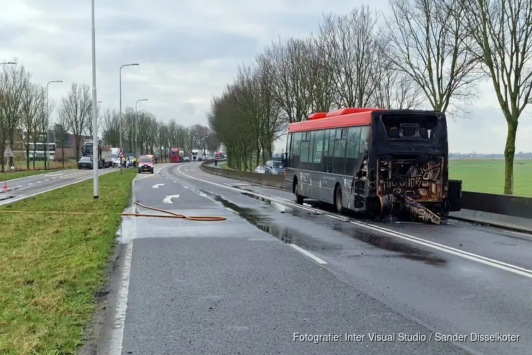 Bus in brand op N247 in Monnickendam