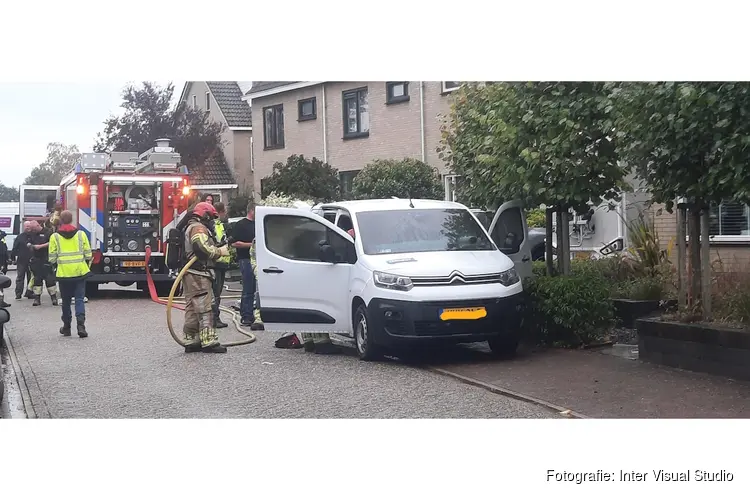 Bestelbus bijna in brand in Kwadijk