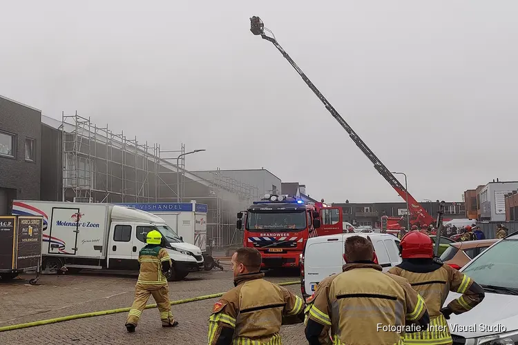 Brand bij bedrijf in Volendam