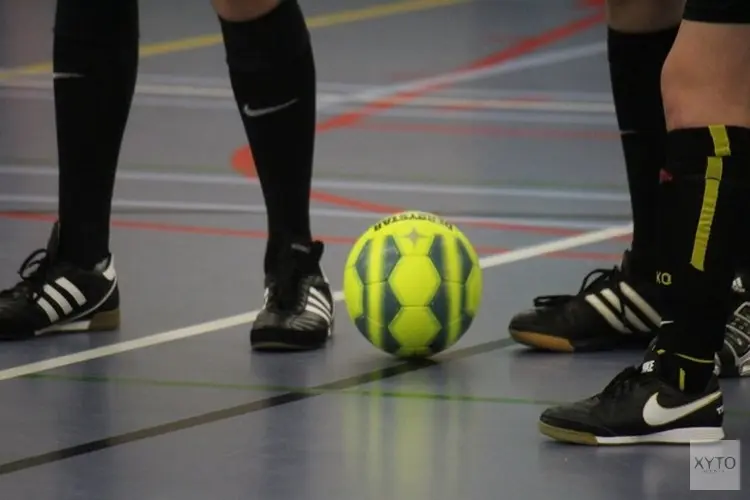 Zaalvoetballers RKAV Volendam tonen veerkracht en zijn weer stukje dichterbij handhaving