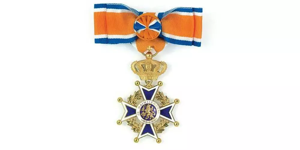 Uitreiking Koninklijke onderscheidingen aan twee brandweermensen