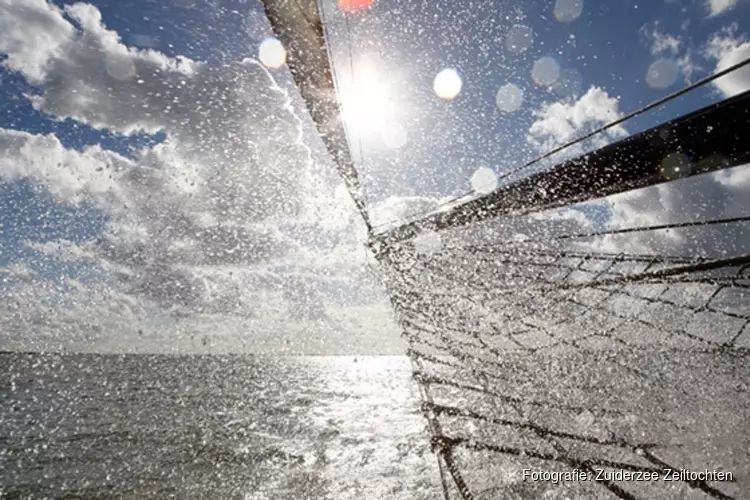 Paaszondag meezeilen op de Zuiderzee