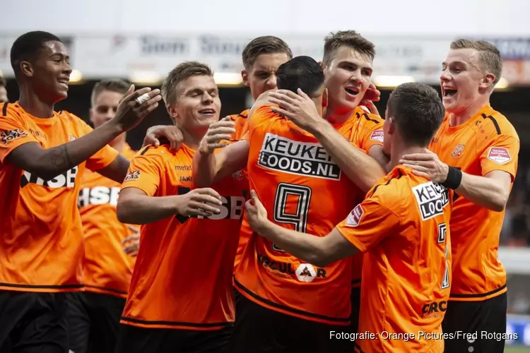 FC Volendam bij rust al op rozen