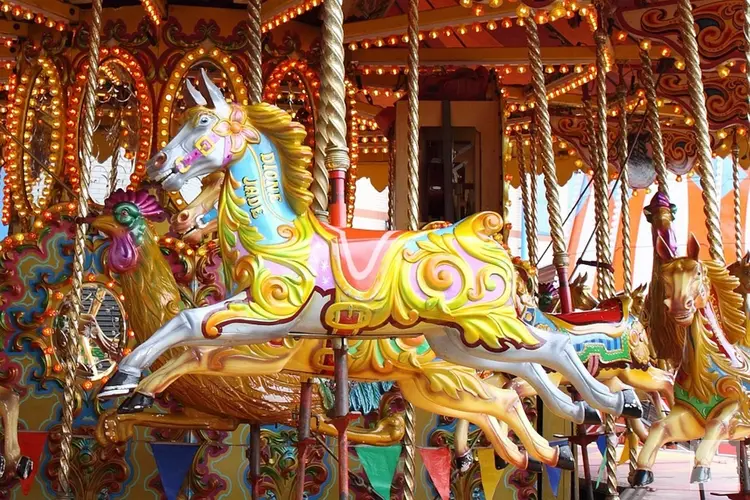 Kermis in Volendam ‘prikkelarm’ op zaterdag- en zondagmiddag tussen 12 en 2 uur