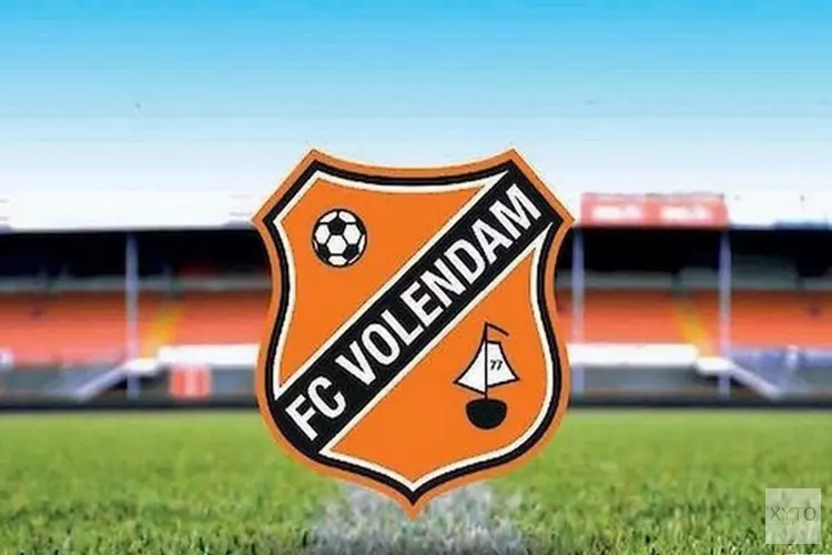 Aanvoerder Micky van de Ven voorkomt zeperd voor Jong FC Volendam