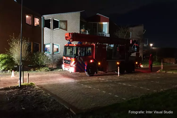 Brand in flatwoning op Marken: gewonde en veel schade