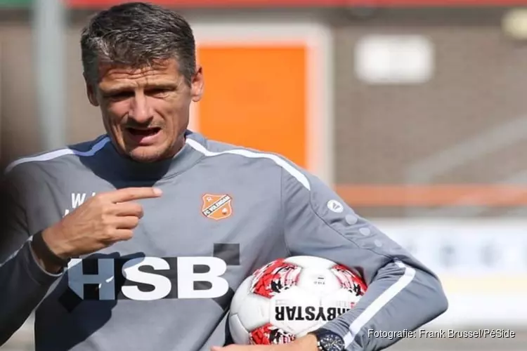 Trainer Wim Jonk verlengt contract bij FC Volendam